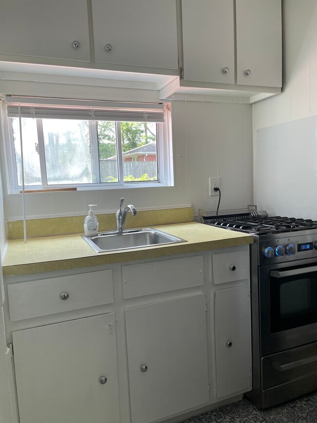 Building Photo - 2128 Tremmel Ave