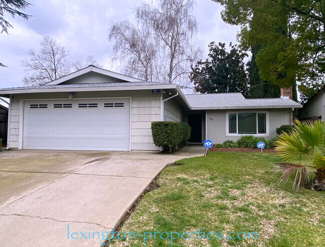 Building Photo - Beautifully Updated, 3BD/2BA Home availabl...