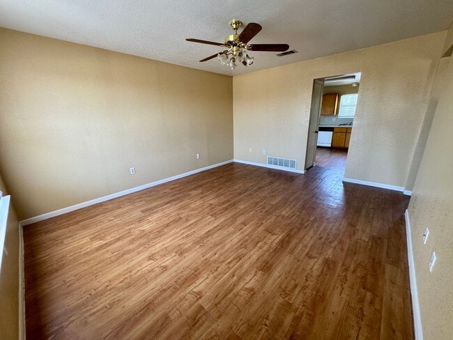 Building Photo - 1002 Circle M Dr