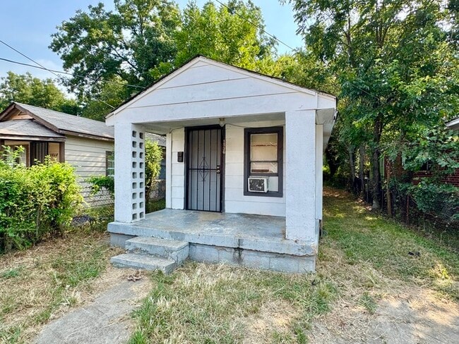 Building Photo - 1536 Brookins St
