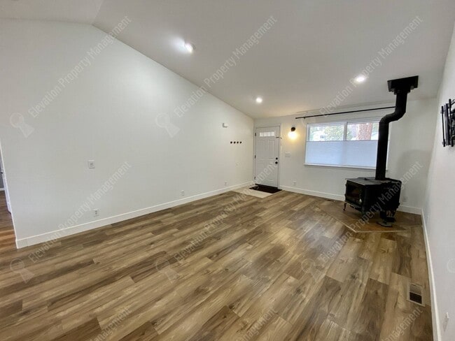 Building Photo - Updated 3BR - 2BA Gardener's Dream, w/ RV parking