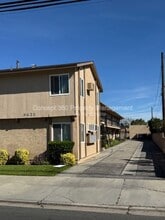 Building Photo - 9421 Cedar St