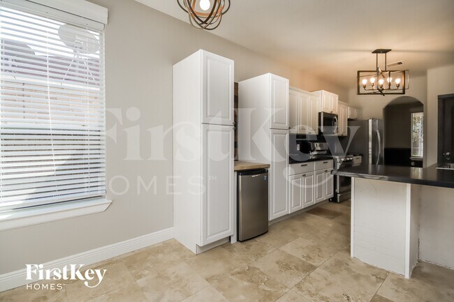 Building Photo - 8306 White Willow Ln