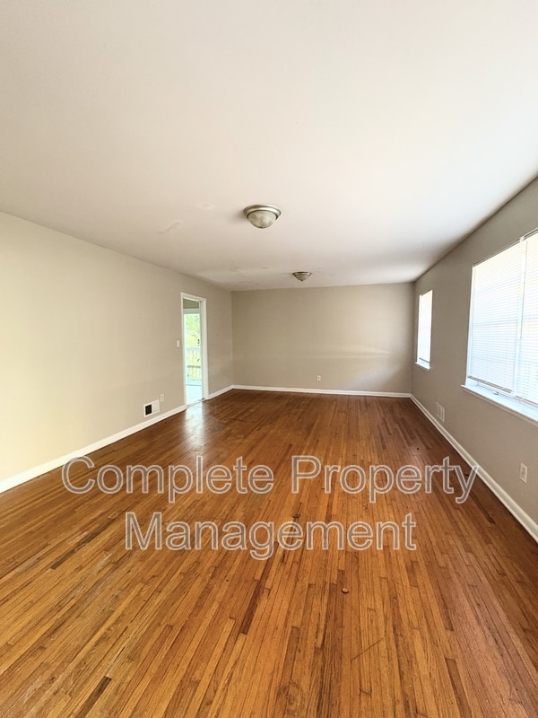 Building Photo - 601 26th Ct NW
