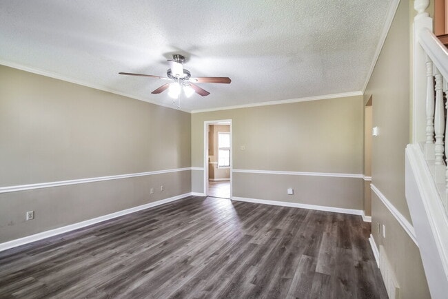 Building Photo - 6498 Heatherwood Dr