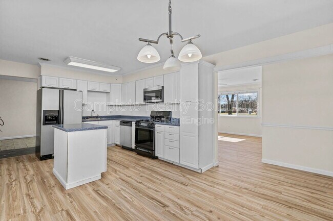 Building Photo - 1405 Flicker Dr