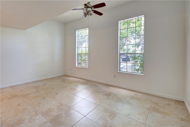 Building Photo - 1050 Crystal Way