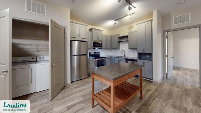 Foto del edificio - 7116 Finn Hall Ave