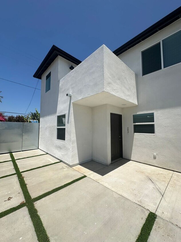 Primary Photo - 202-204 Calla Avenue