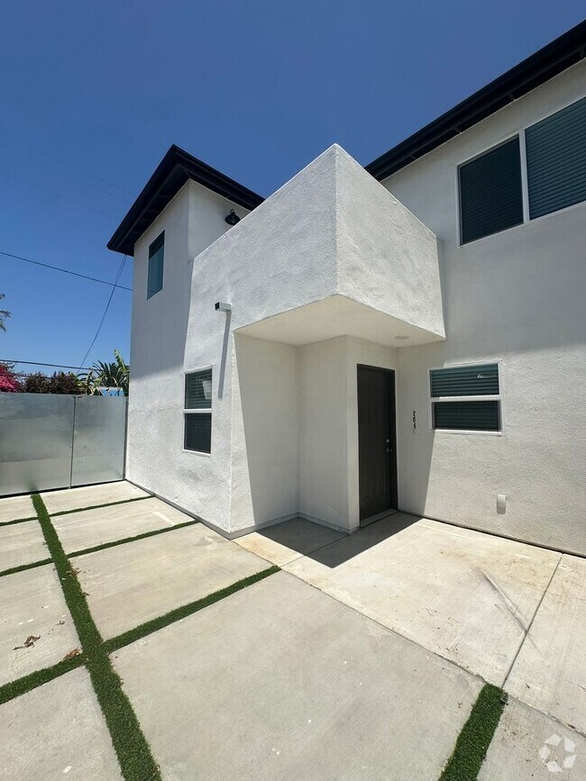 Building Photo - 202-204 Calla Ave