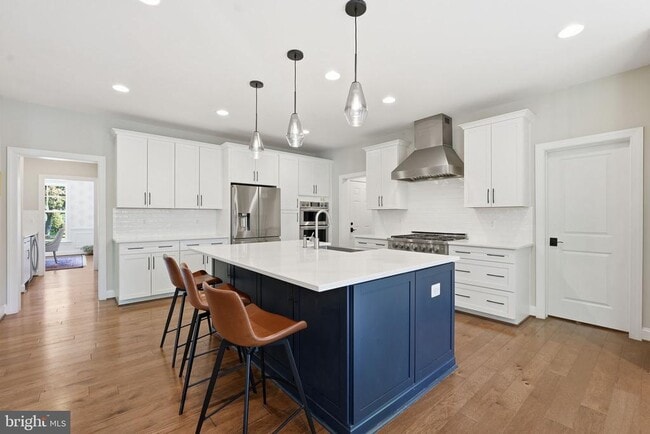 Building Photo - 2516 Villanova Dr