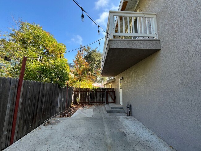 Foto del edificio - 1805 Oak St