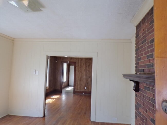 Building Photo - 756 S Pkwy E