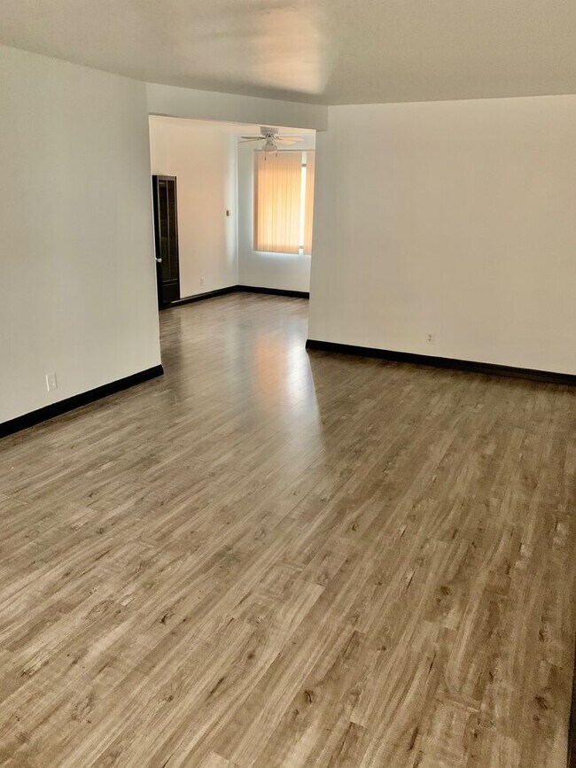 Foto del interior - Manhattan Manor LLC