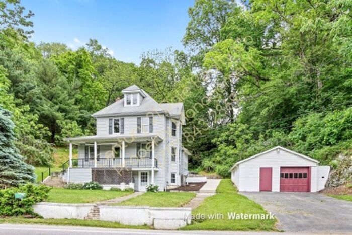 Foto principal - Large Home in Glen Rock right next to the ...
