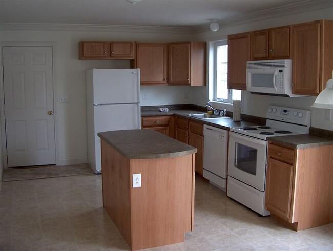 Building Photo - 3 br, 2.5 bath House - 124 Marathon Way
