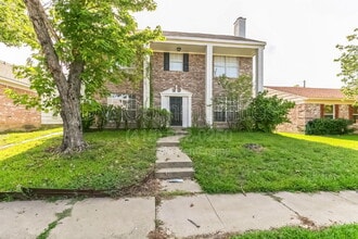 Building Photo - 912 Brae Loch Dr