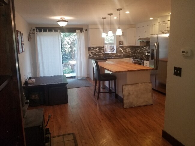 Foto del edificio - 3107 Riverside Dr