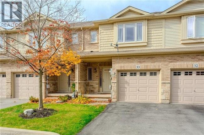 Photo du bâtiment - 6 Chestnut Dr