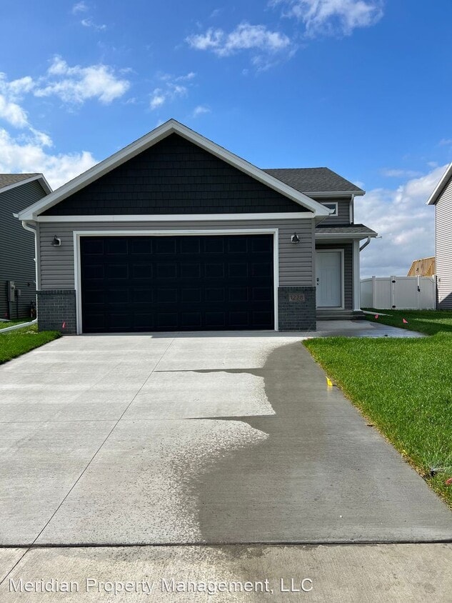 Primary Photo - 3 br, 2.5 bath House - 1228 Marlys Dr W