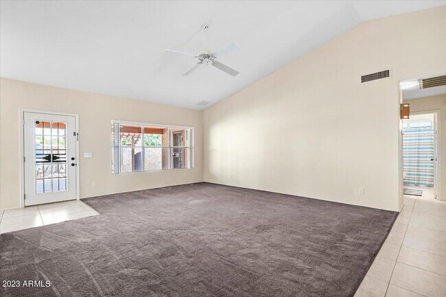 Foto del edificio - 5744 E Estrid Ave
