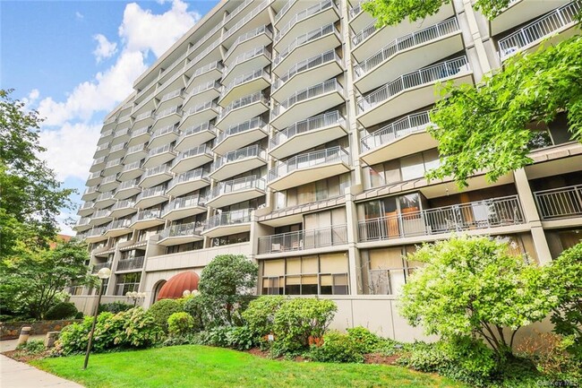 Building Photo - 15 Stewart Pl
