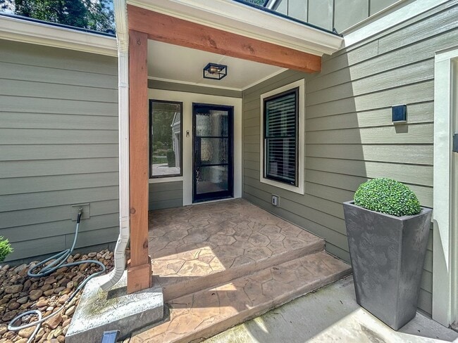Photo - Charming East Cobb Living in Roswell Downs! House