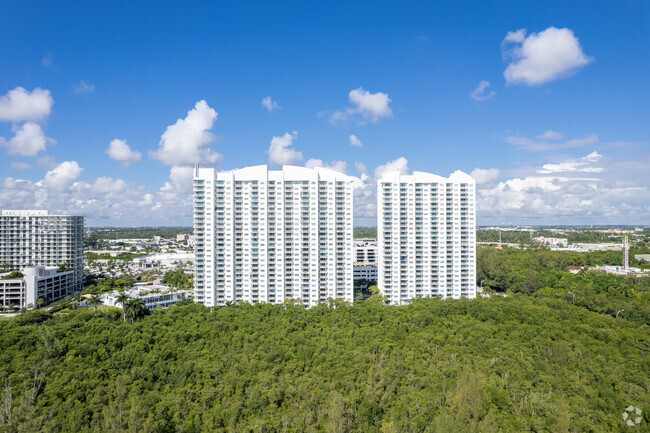 Building Photo - Biscayne Landing