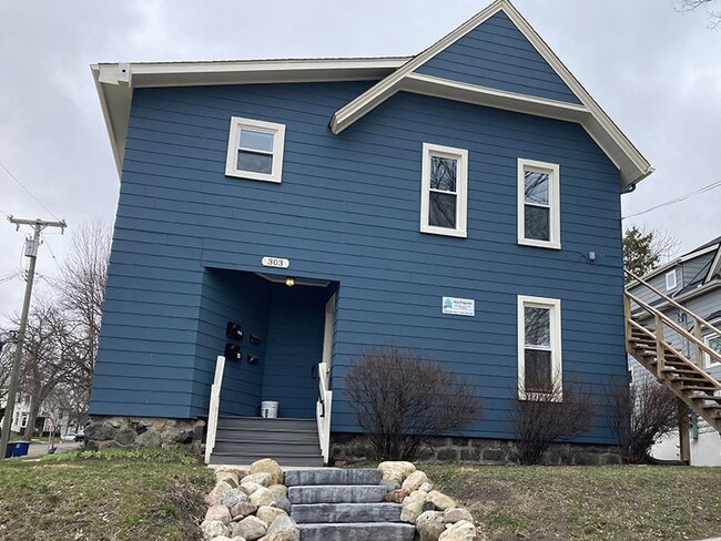 Building Photo - 303 E Madison St