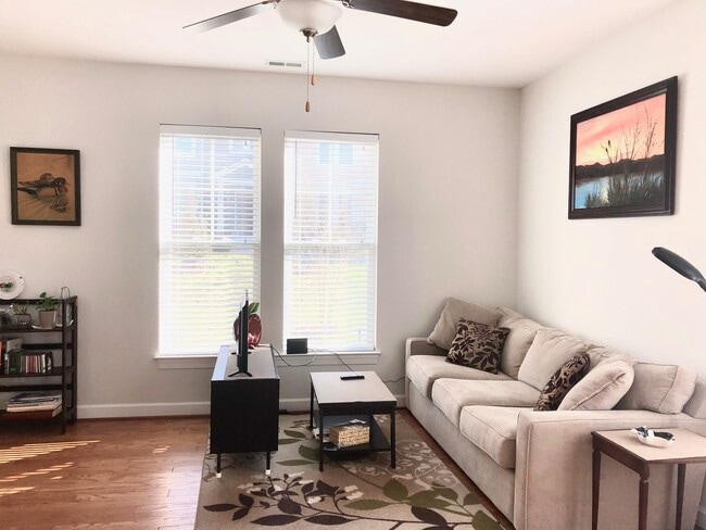 bright living space - 4325 Candace Ln