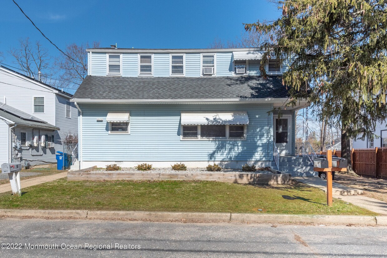 114 Chestnut Ave, Atlantic Highlands, NJ 07716 Townhouse for Rent in