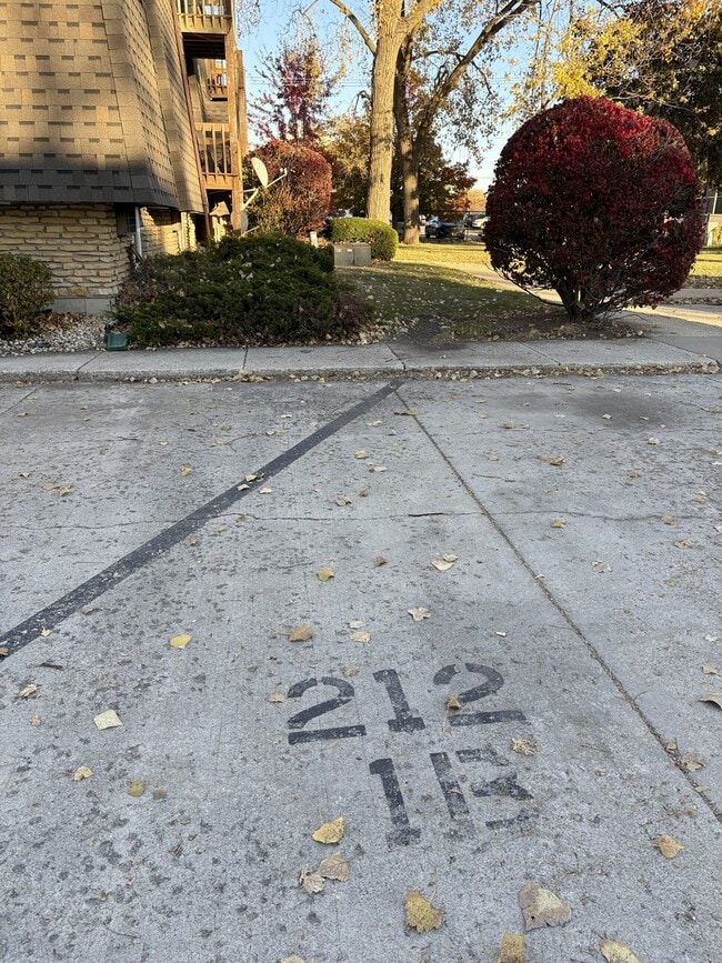 Building Photo - 212 Madison St