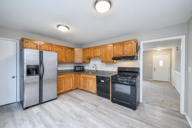 Building Photo - 94 W Elm Ave