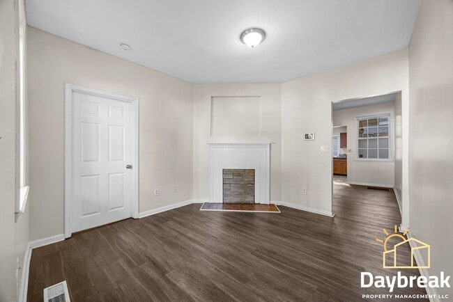 Building Photo - 1709 Le Grand St