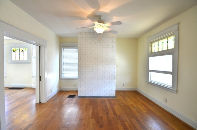 Building Photo - 2748 Markbreit Ave