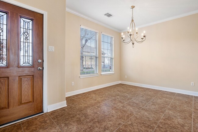 Building Photo - Stunning Hill Country Views!!!!