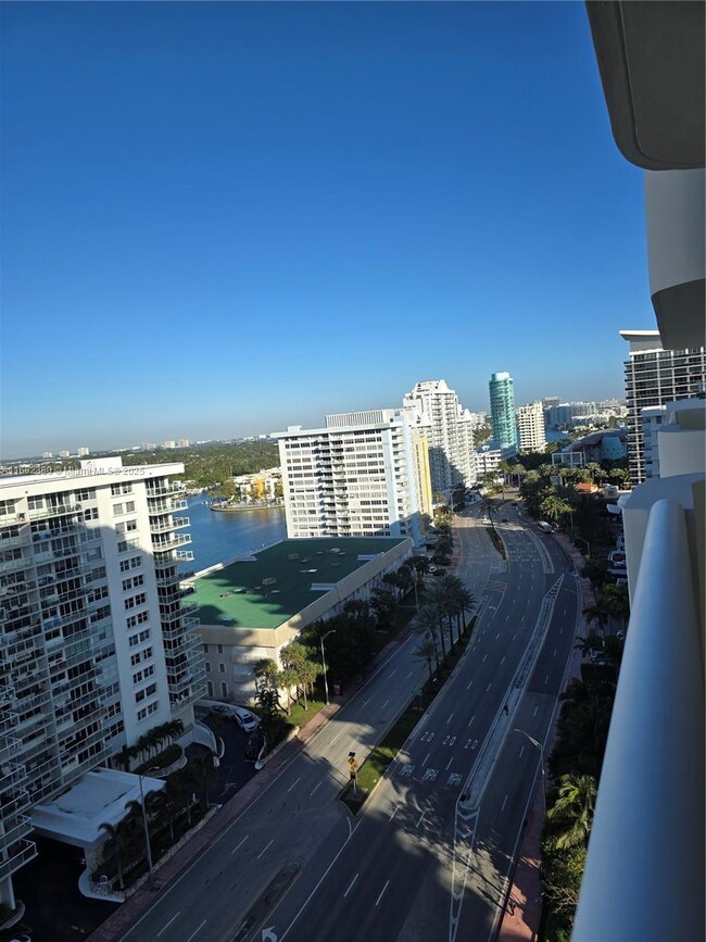 Foto del edificio - 5757 Collins Ave