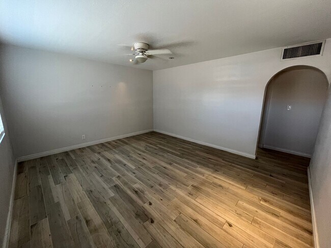 Building Photo - Beautiful Three Bedroom Scottsdale House w...