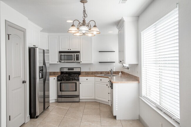 Foto del edificio - 1849 S 550 W