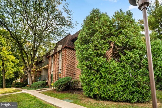 Building Photo - 830 Putnam Blvd