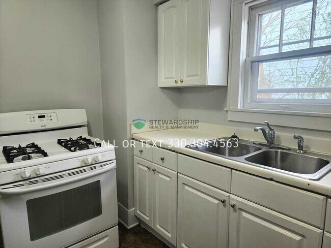 Foto del edificio - 623 Cole Ave