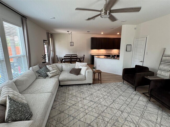 Building Photo - 256 Benmyrtle Trl