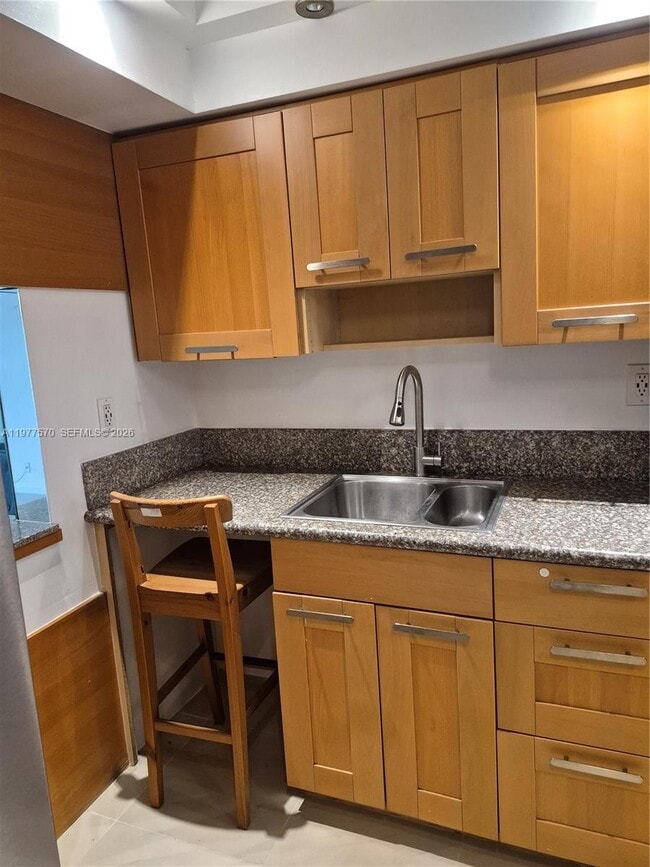 Foto del edificio - 8300 Sands Point Blvd