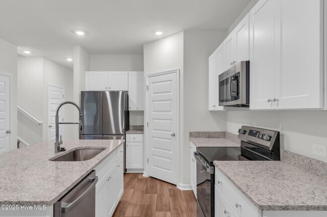 Foto del edificio - 1211 Windy Grove Ln