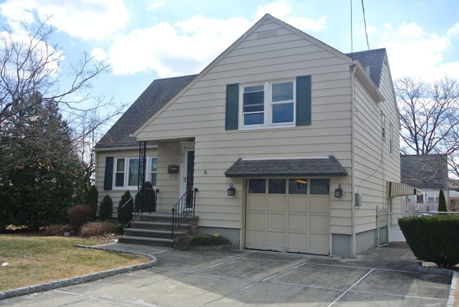 Building Photo - 2710 Academy Rd