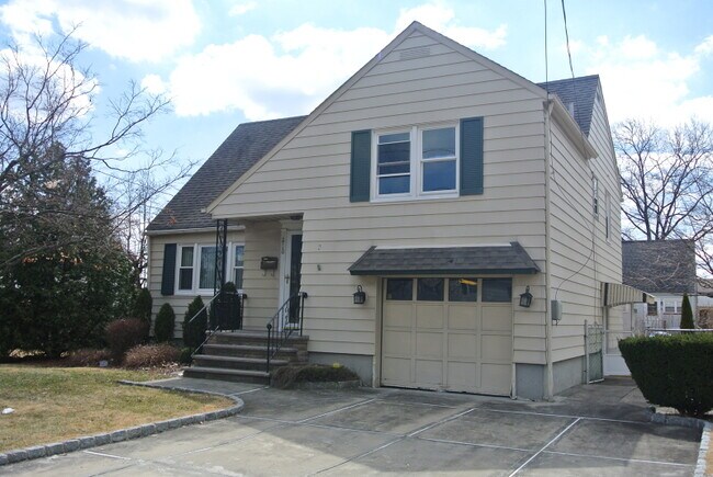 Foto del edificio - 2710 Academy Rd