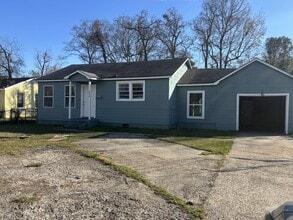 Building Photo - 5010 Oaklon Ave