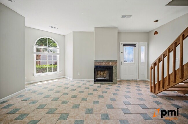 Foto del edificio - 2 Bed 2.5 Bath renovated townhome Virginia Beach
