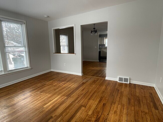 Foto del edificio - 2450 Gerald Ave