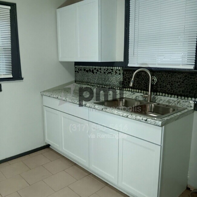 Foto del edificio - 1619 S Randolph St